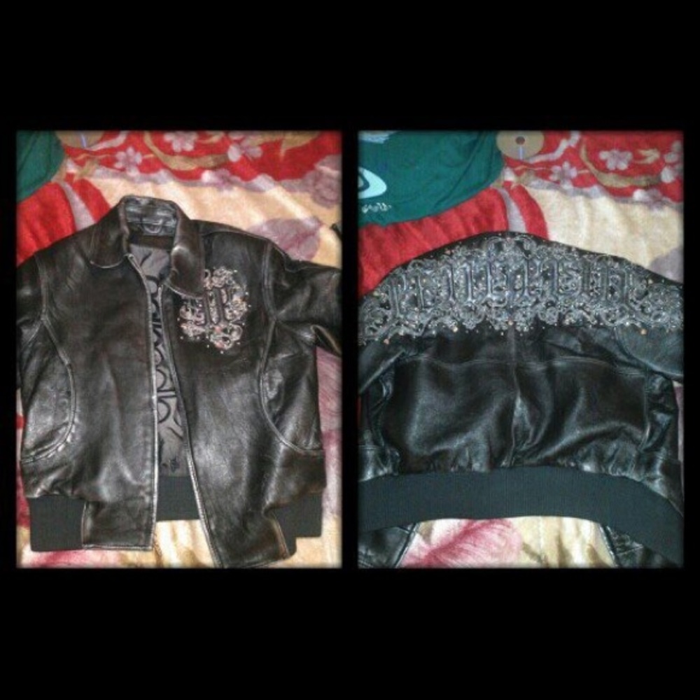 Pelle Pelle (2013) Heart Crests. Leather coming off sleeves but can be fixed.